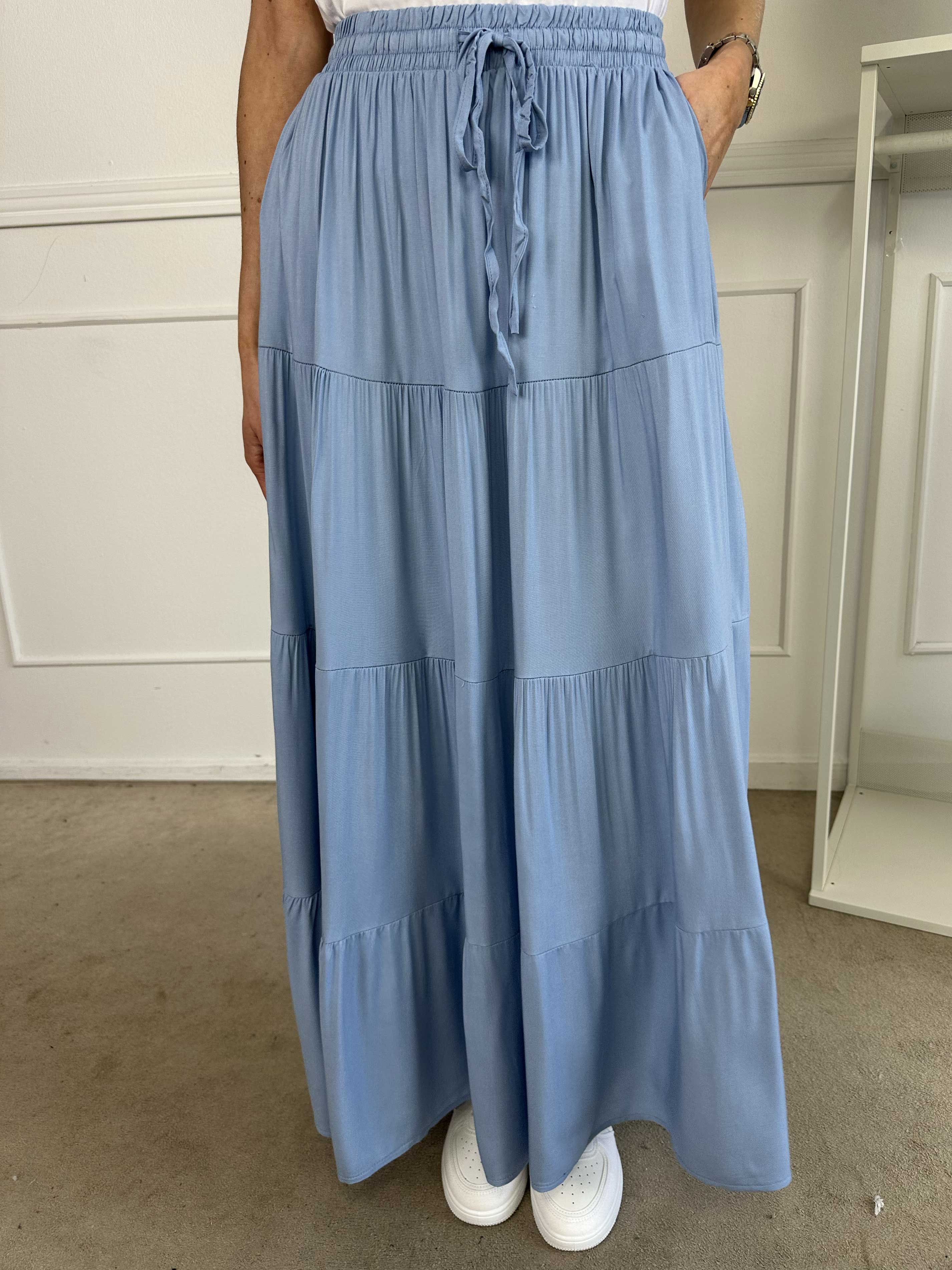 Kayla - Nederdel i viskose med lag på lag look